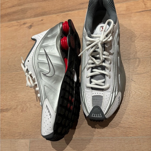 Nike Shox R4 - Picture 2 of 6